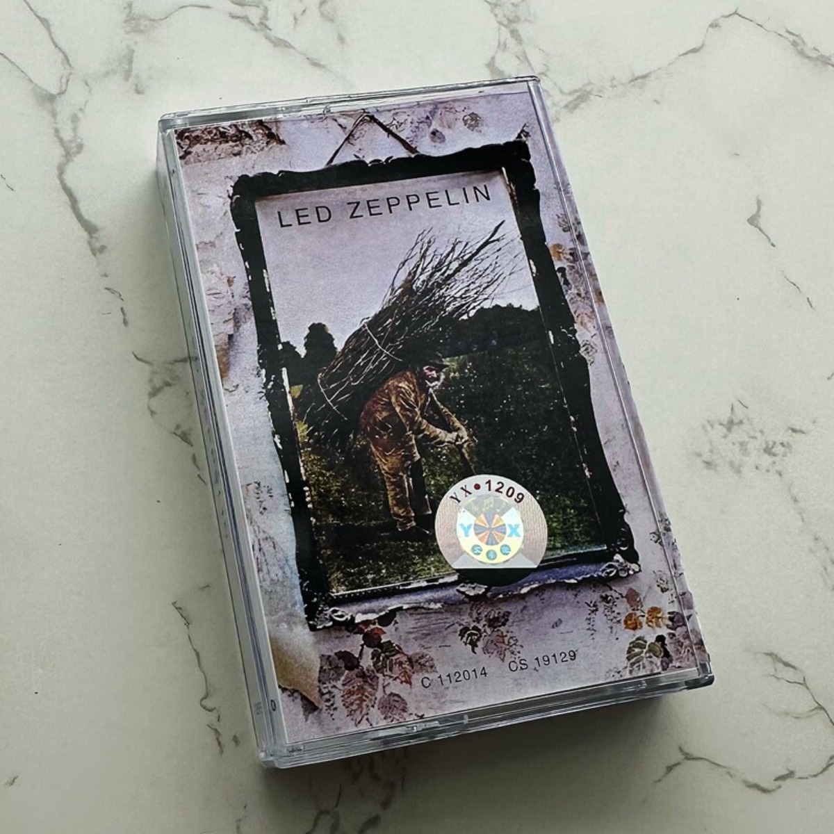 Vintage Collectibles & More Llc Photos - เทปคาสเซ็ตเพลงร็อคคลาสสิกของวง Led Zeppelin อัลบั้มร็อควินเทจพร้อมหนังสือเนื้อเพลงสำหรับการฟังและการสะสม